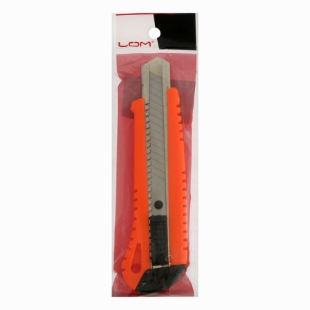 A universal scrap knife, a plastic case, a metal guide, 18 mm-8
