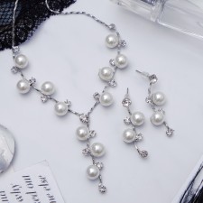 Set 2 objects: earrings, necklace 
