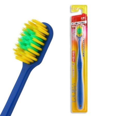 A toothbrush with a wide cleaning head and super -tank bristles, Japanese style