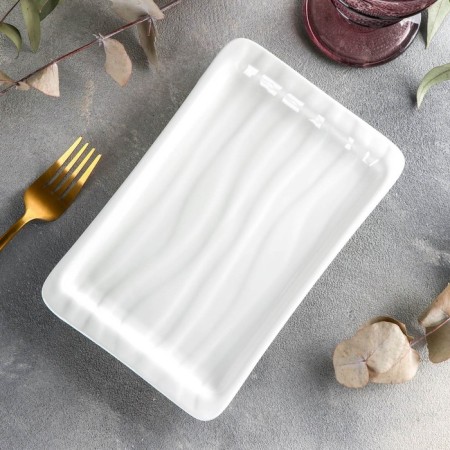 Porcelain dish, 21.5 × 13.5 cm, white color