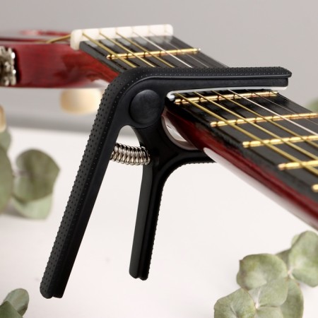 Capodastr for Music Life guitar is black