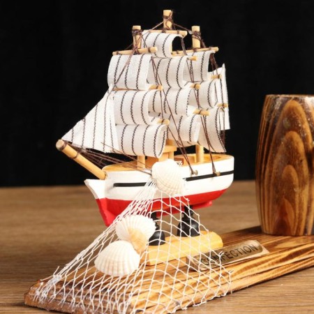 Souvenir ship on a stand, with a pencil of 22*7*15cm-3