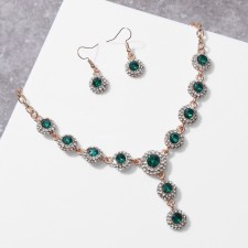 Set 2 objects: earrings, necklace 