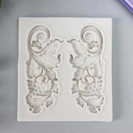 Mold Silicon "Grape branch" 2 items 7.8x7x0.6 cm
