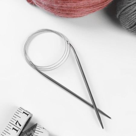 The knitting needles are circular, for knitting, with a metal cable, d = 4 mm, 14/100 cm-1