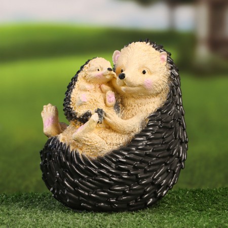 Garden figure "Hedgehog with a hedgehog" 17x15x15cm