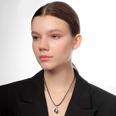 Kulons "Uzolnutinok" on the magnet, handshake, black-silver color, 52 cm-7