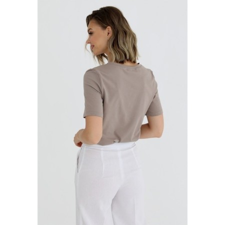 T-shirt with a V-neck, size 42-3