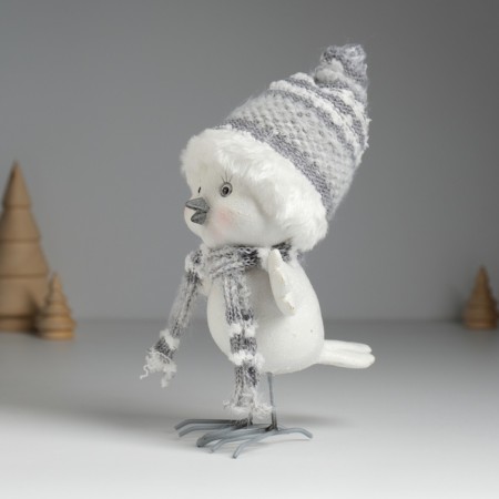 Souvenir Polystone "White Vorostone in a hat with fur" 9x11x16.5 cm-2