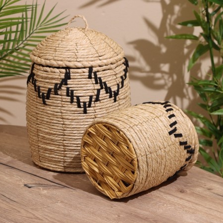 A set of wicker baskets with a lid, 27x24x24/22x18x18 cm-3