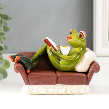 Souvenir Polystone Lak "Frog rest in a chair with a newspaper/circle" MIX 10.5x14x6 cm-1