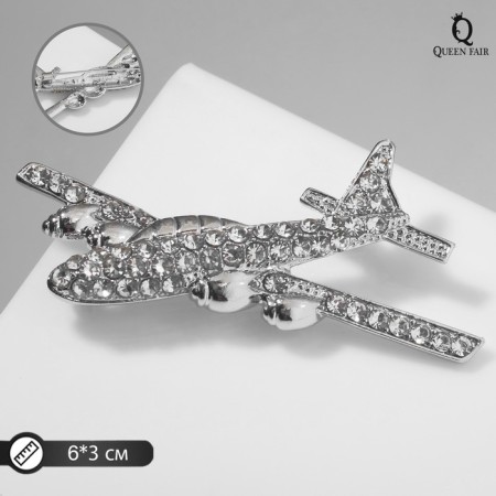Armor brooch is soaring, white color in silver