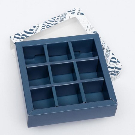 Box for 9 sweets with a “press” shell with a window 14.5 x 14.5 x 3.5 cm-2
