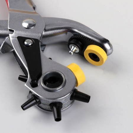 Wake-and-handle for installing blocks and buttons, with blocks and buttons, HPU-6-1