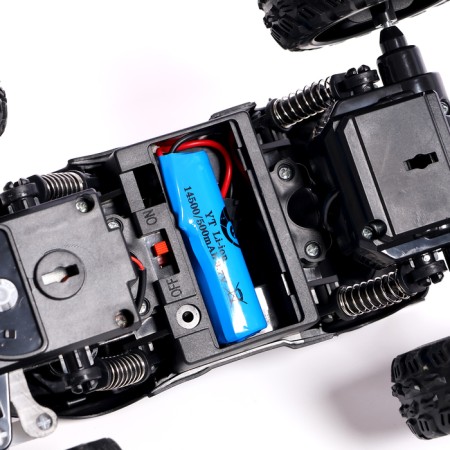 The radio -controlled “conqueror” jeep, control from the phone, works for the battery, the color is black-5