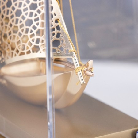 Souvenir ship on the stand sailboat 14.5cm-1