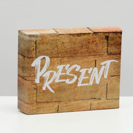 Box cover is a "Present", without a window, 18 x 15 x 5 cm