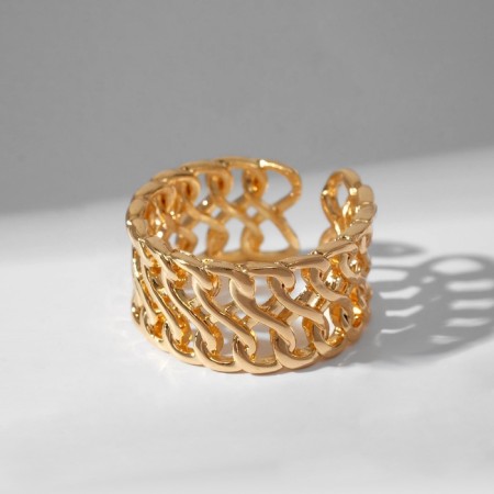 The ring "links" is large chain, the color of gold, dimensionless-7