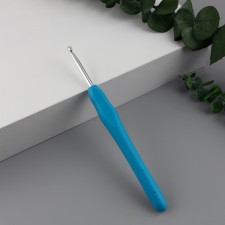 Knitting hook, with silicone handle, d = 4 mm, 14 cm, blue color