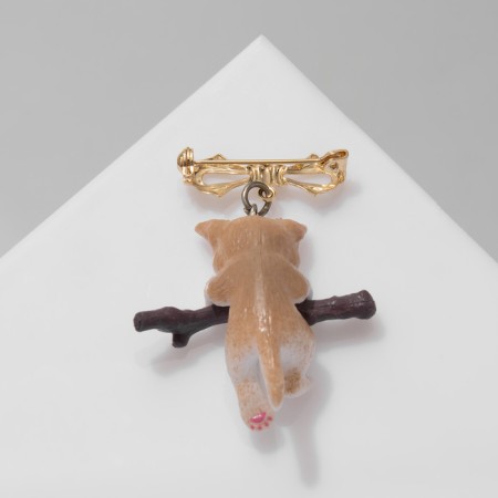 Brooch "Kitten" on a branch, white-brown color in gold-2