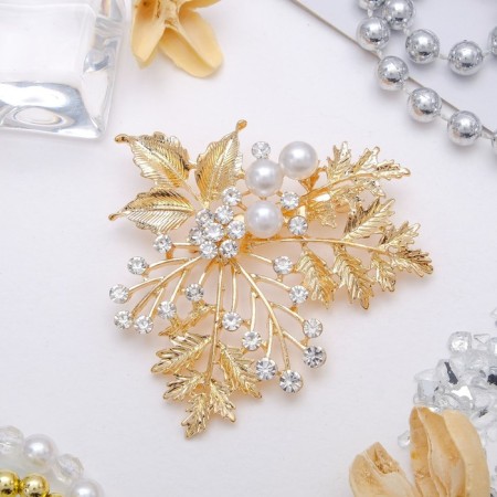 Brooch "Fern", white color in gold-1