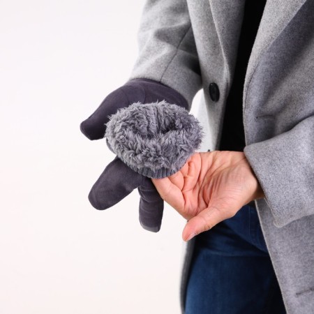 Gloves are male, dimensionless, with insulation, color gray color-4
