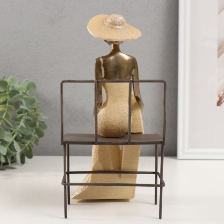 Polystone souvenir "Lady in Beige with a child" 13x12.5x24 cm-2