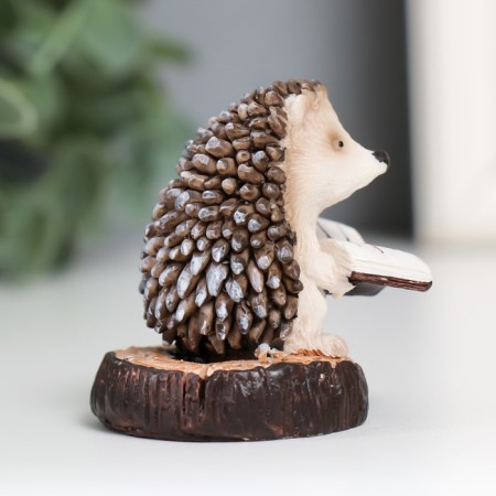 Polystone souvenir "Hedgehog on a stump - reading" 5.2x4.3x4.6 cm-1
