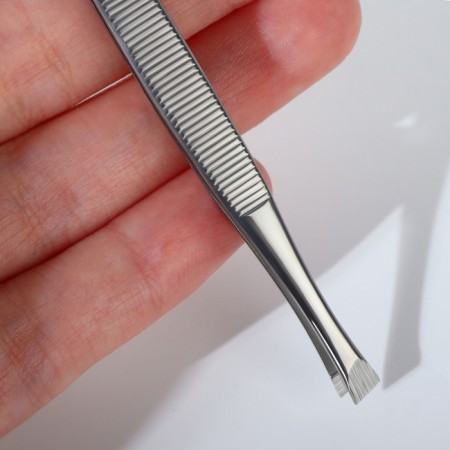 Pinzet begged, narrow, 9 cm, on a blister, silver color, b-158-s -sh-6
