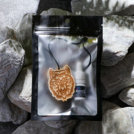 Suspension wooden wolf + aromatic aromatic blackcurrant 5 ml, zip-v.-5