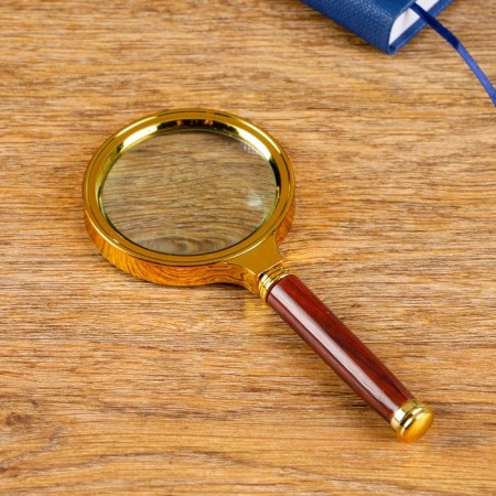 Classic magnifier in gold frame 4x, d = 7cm