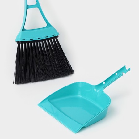 Paul Venik with the School "Practitioner", the color is turquoise-1