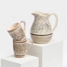 Set of dishes 