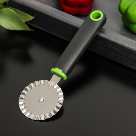 Knife for pizza and dough ribbed shade lime, 19 × 6 cm, black-green color