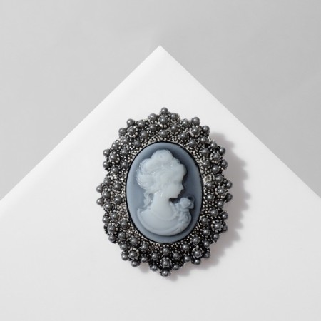 Brooch "Kame" in pearls, gray color in black silver