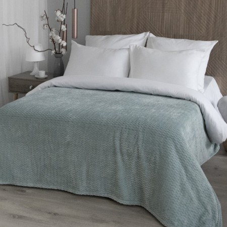 The blanket was valid, the size is 220x240 cm, the color is mint