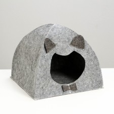 Animal house from the felt 