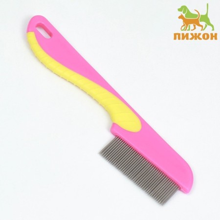 A comb for wool 15.6 x 3.6 cm, short teeth 1.7 cm, pink-yellow