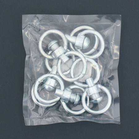 The swivel is large with a ring (length-9 cm, width-4.5 cm)-3