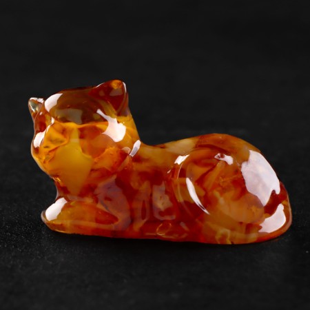 Souvenir "cat lies", amber