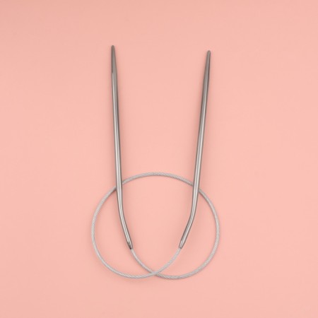 The knitting needles are circular, for knitting, with a metal cable, d = 3 mm, 10/40 cm