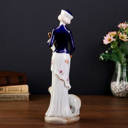 Souvenir Ceramics "Lady with a violin and dog" 30x10x9.5 cm-3