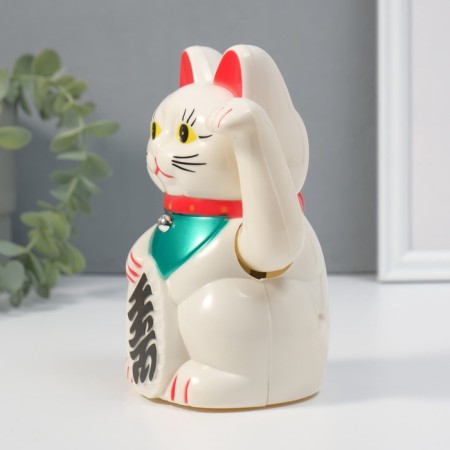 Plastic pendulum "Maneki-Neko White" from the battery 1AA 15.5x11x8 cm-3