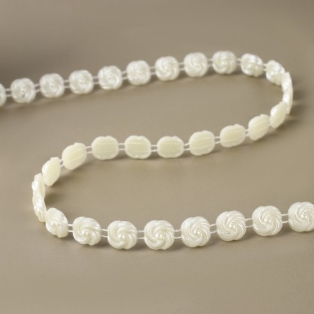 Pearls on threads, flat, 10 mm, 9 ± 1 m, milk color