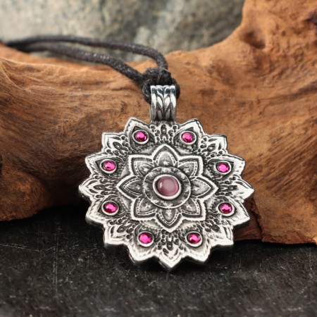 Amulet "Mandala of Love" with agate stone and rhinestones, 35x42 mm, metallic
