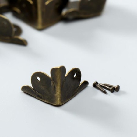 Corner Metal "Triangle" set 10 pcs+nail. bronze 1.8x1.8 cm-1