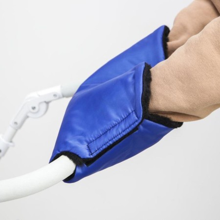 The coupling on the handle of the stroller, the color is blue