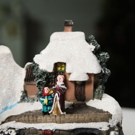 LED figure "New Year's stores" 31 × 27 × 21 cm, polystone, AAX3 batteries (not in the kit), USB, glow warm white-6