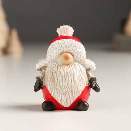 Souvenir Polystone "Grandfather Frost in a red hat-earmeling" 4.5x3.5x5.5 cm