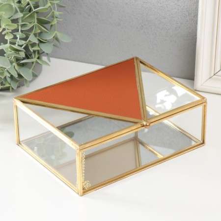 Casket Glass, leatherette with a metal frame "Triangle" red 18.8x14.7x6.6 cm
